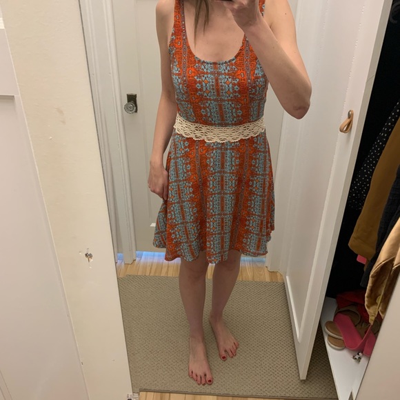 Red and blue flattering dress with lace! - Picture 3 of 7